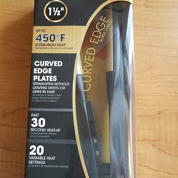 andis Accessories - NWT flat iron with curved edge